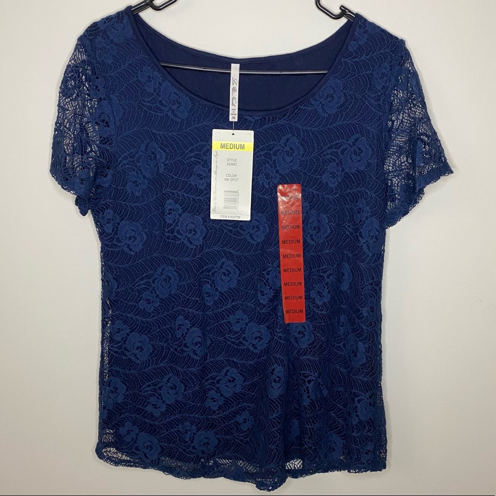 NWT Leo & Nicole Women’s Navy Blue Flower Lace Short Sleeve Blouse Size Medium